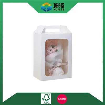 Kartoninė dovanų dėžutė su rankena